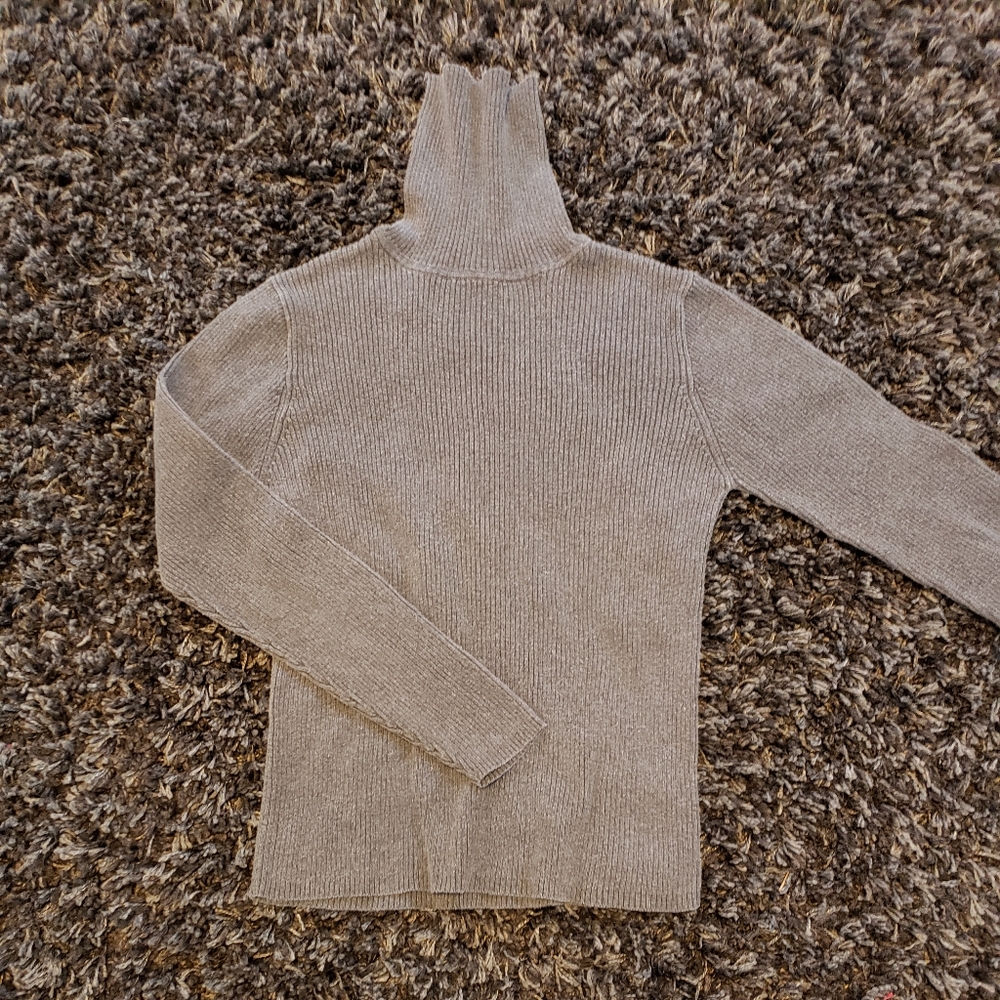 Grey turtleneck